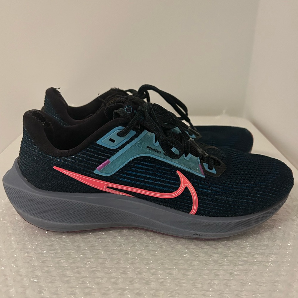 Nike Pegasus Running Shoes (6.5W)